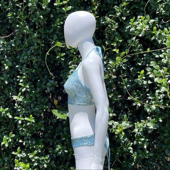 💋NWT CLUB Exx Dolls Kill Hypnotic Hype Blue Foiled Ruched Shorts and Top 2 Pc - Picture 10 of 14